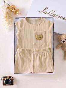 SHEIN Conjunto básico casual para bebé niño recién nacido con top de tela acanalada con estampado de oso y diseño de bolsillo - Caqui - Ver 6