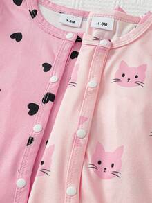 SHEIN Playful Pals 2件組新生女嬰秋冬款粉黑愛心卡通貓長袖連身衣套裝，親子套裝 - 彩色 - 查看 7