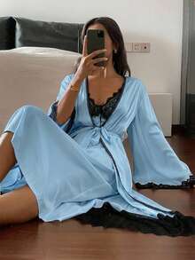DAZY 迷人對比色蕾絲拼接長款睡袍與細肩帶洋裝女款睡衣套裝 秋季 - 淺藍色 - 查看 5