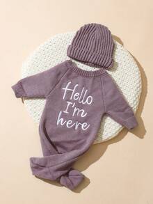 SHEIN 2件組 Hello I'm Here 趣味圖案刺繡新生兒攝影套裝 針織海軍藍連身褲連身衣與帽子 嬰兒拍照秋季道具 - 紫色 - 查看 4