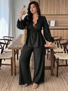 Weeklong Conjunto de 2 piezas de blusa con escote en V profundo y pantalones de encaje y parches, de talla grande y estilo sexy - Negro - Ver 6
