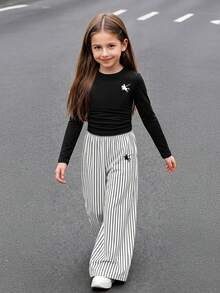 Casuvi Kids 女童秋冬修身長袖條紋寬腿褲兩件套，黑色百褶短款長袖上衣搭配白色馬騎士與直條紋寬腿褲，黑色馬騎士設計呼應，簡約休閒時尚女童套裝 - 彩色 - 查看 3