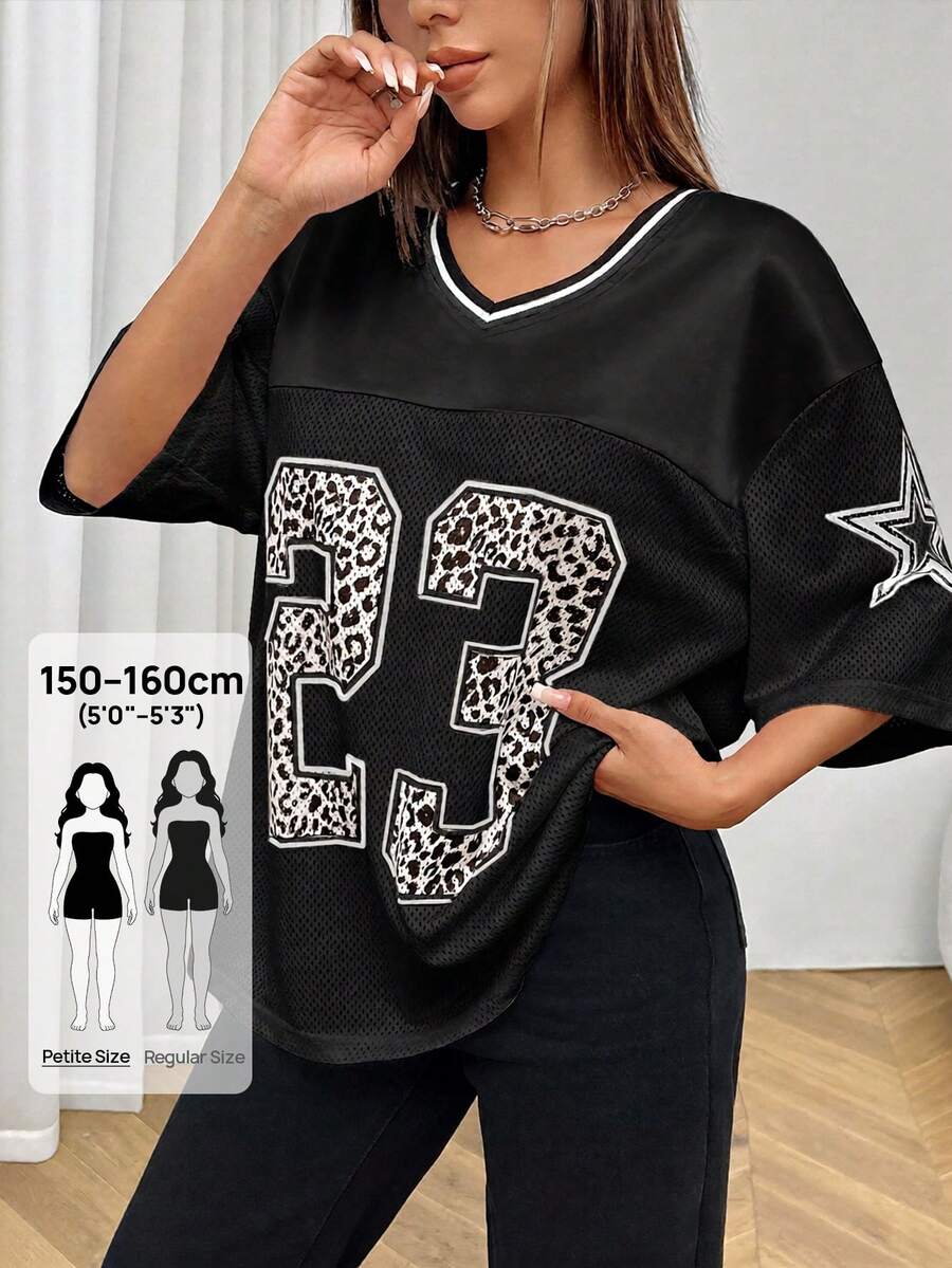 SHEIN PETITE 粉色網眼女款印花T恤球衣街頭風,適合嬌小女性 - 黑色 - 查看 1