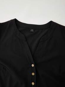 Rusticease Setelan Kasual 2 Potong untuk Wanita Ukuran Plus: Kemeja Lengan Gulung Warna Polos dan Celana Panjang Lebar Motif Sikat - Hitam dan Putih - View 5