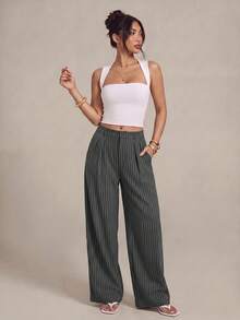 SHEIN PETITE 女款極簡現代灰色條紋西裝褲－高腰寬腿褲，適合休閒、商務、通勤與正式場合。這款灰色條紋寬腿褲採用寬鬆版型與百褶設計，兼具休閒與專業風格 - 灰色 - 查看 11