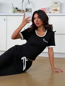 ZzzCrew طقم بيجامة نسائي لجميع الفصول، تطريز حروف عصري، قماش مضلع مريح، طقم ملابس منزلية قابل للارتداء - الأسود - مشاهدة 6