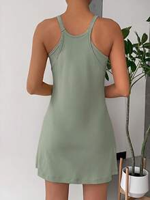 SHEIN EZwear 夏季女款純色日常穿著細肩帶連身裙，內建內搭褲防走光，鼠尾草綠大尺碼，適合健身與網球運動 - 橄欖綠 - 查看 5