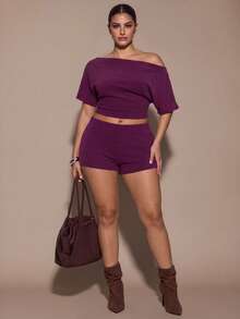 SHEIN BAE CURVE طقم قطعتين مقاس كبير من الكشمير المحبوك بكتف غير متماثل وأكمام قصيرة مع شورت خصر منخفض، طقم مخطط للربيع/الصيف، طقم أساسي من قطعتين - أحمر بنفسجي - مشاهدة 9