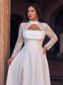 Glamrae Robe de mariée grande taille élégante, glamour et romantique, en tricot extensible blanc avec dentelle contrastante, manches longues, col en dentelle transparente, bordure en dentelle, volants plissés, taille en V et ourlet évasé (robe de mariée à travail lourd) - Blanc - Voir 2