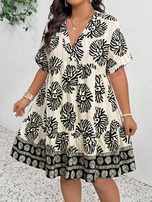 SHEIN Frenchy 大尺碼女款 V 領滿版印花百褶休閒日常夏季洋裝 - 黑色 - 查看 7
