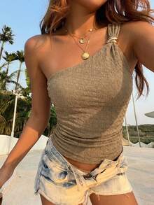 DAZY 女款素色紋理金屬扣修身不對稱肩露背優雅熱帶性感夏季細肩帶掛脖上衣，適合校園、海灘、俱樂部，卡其色 - 卡其色 - 查看 4