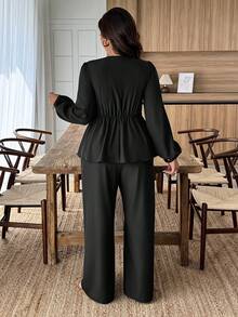 Weeklong Conjunto de 2 piezas de blusa con escote en V profundo y pantalones de encaje y parches, de talla grande y estilo sexy - Negro - Ver 2