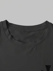 Manfinity Roghcode Men's Casual Cross & Letter Print Short Sleeve T-Shirt, Summer - Dark Grey - View 7