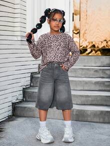 SHEIN Tween Girl Bermuda Loose Grey Washed Casual Distressed Hem Denim Long Shorts With Raw Hem, Casual Fashionable Frayed Wide Leg Denim Shorts, Summer Boho Beach Vacation Concert Rave - Light Grey - View 4