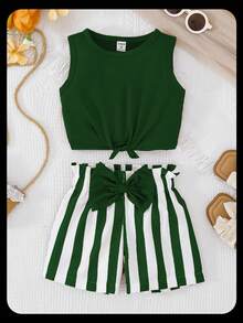 SHEIN 2 件装年轻女孩休闲无袖上衣和条纹短裤套装，带 3D 蝴蝶结设计 - 綠色 - 查看 3