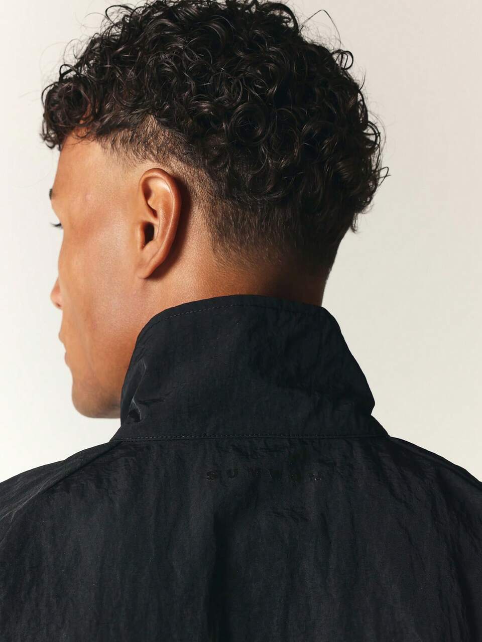 Veste coupe-vent à demi-zip avec col mandarin, poignets élastiques, coupe oversize, coque en nylon léger, essentiel pour l'automne et l'hiver