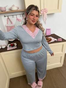 Slumberry CURVE طقم بيجامة مريح من الصوف المحبوك بتصميم نحيف بياقة على شكل حرف V مع تطريز دانتيل بألوان متباينة بأسلوب INS الحلو للمقاسات الكبيرة - رمادي - مشاهدة 6