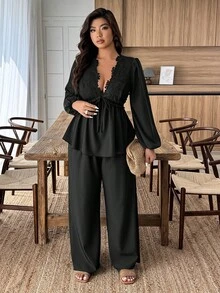 Weeklong Conjunto de 2 piezas de blusa con escote en V profundo y pantalones de encaje y parches, de talla grande y estilo sexy - Negro - Ver 5
