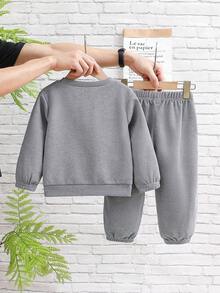 SHEIN 2pcs/Set Boys Spring/Autumn Gray Casual Letter Print Crew Neck Long Sleeve Top & Jogger Pants Set, Loose Fit, Comfortable, Suitable For Daily Wear, School Activities, Outdoor Play, Family Gatherings, Photo Shoots - Grey - View 2