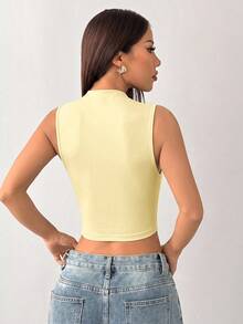SHEIN PETITE Camiseta sin mangas con cuello alto y fruncido en color negro - Amarillo claro - Ver 2
