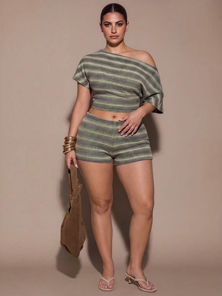 SHEIN BAE CURVE طقم قطعتين من ملابس علوية بأكمام قصيرة وكتف غير متماثل باللون الأخضر المريمي وشورت بخصر منخفض، كاجوال صيفي مثير مناسب للعودة إلى المدرسة والعطلات - متعدد الألوان - مشاهدة 9