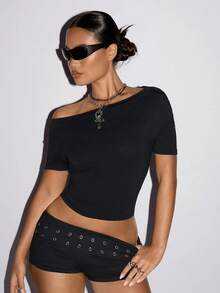 SHEIN ICON 女款 Y2K 黑色萬聖節龐克短袖時尚性感 T 恤，背面飾有水鑽鏈條設計 - 黑色 - 查看 4