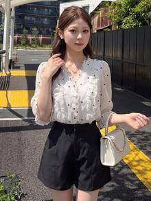 Bijouette 女款波點圖案喇叭袖荷葉邊時尚優雅襯衫，適合茶會、下午茶、夏季穿著 - 黑與白 - 查看 13