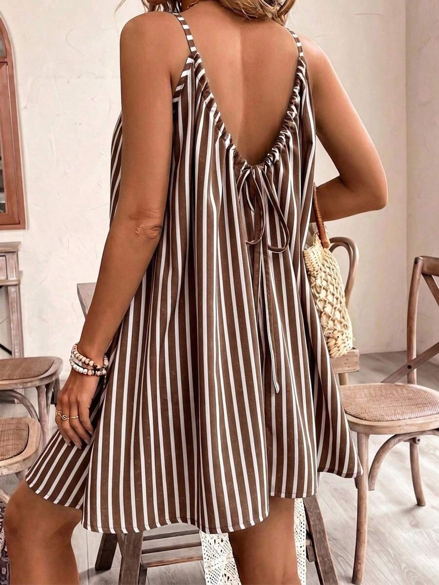 SHEIN Frenchy 休閒極簡風棕色條紋印花女款短洋裝 - 彩色 - 查看 1