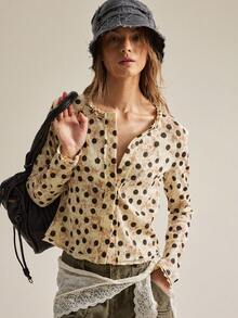 SHEIN كارديجان قصير للنساء بتصميم عتيق مهترئ بنقاط بولكا وحافة مكشكشة، قاعدة بيج + نقاط بولكا بنية داكنة + ياقة بحافة مكشكشة، قماش منسوج، مناسب للخروجات اليومية في الربيع/الخريف، مواعيد القهوة، التنقل الخفيف إلى المكتب - كاكي - مشاهدة 3