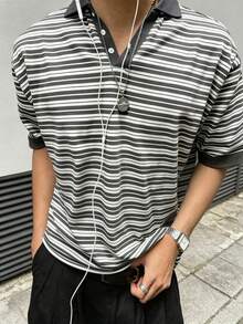 Manfinity Dauomo 休閒街頭風男士條紋鈕扣設計短袖T恤，黑白條紋，適合約會之夜、派對、夏季穿著 - 黑與白 - 查看 2