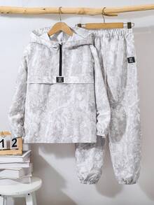 SHEIN 2件組 青少年男孩休閒街頭風乾葉圖案半拉鍊連帽外套與慢跑褲套裝，適合秋冬休閒運動風 - 灰色 - 查看 5