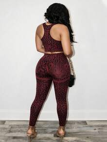 Zolique Set Pakaian Olahraga Kasual Sehari-hari Wanita Ukuran Plus: Atasan Pendek Motif Leopard dan Legging Pinggang Tinggi - Merah - View 2