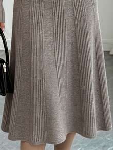 SHEIN Franclia Damklänning i enfärgad stickad trikå med V-ringning, avslappnad vardagsmodell - Kastanjebrun - Visa 5