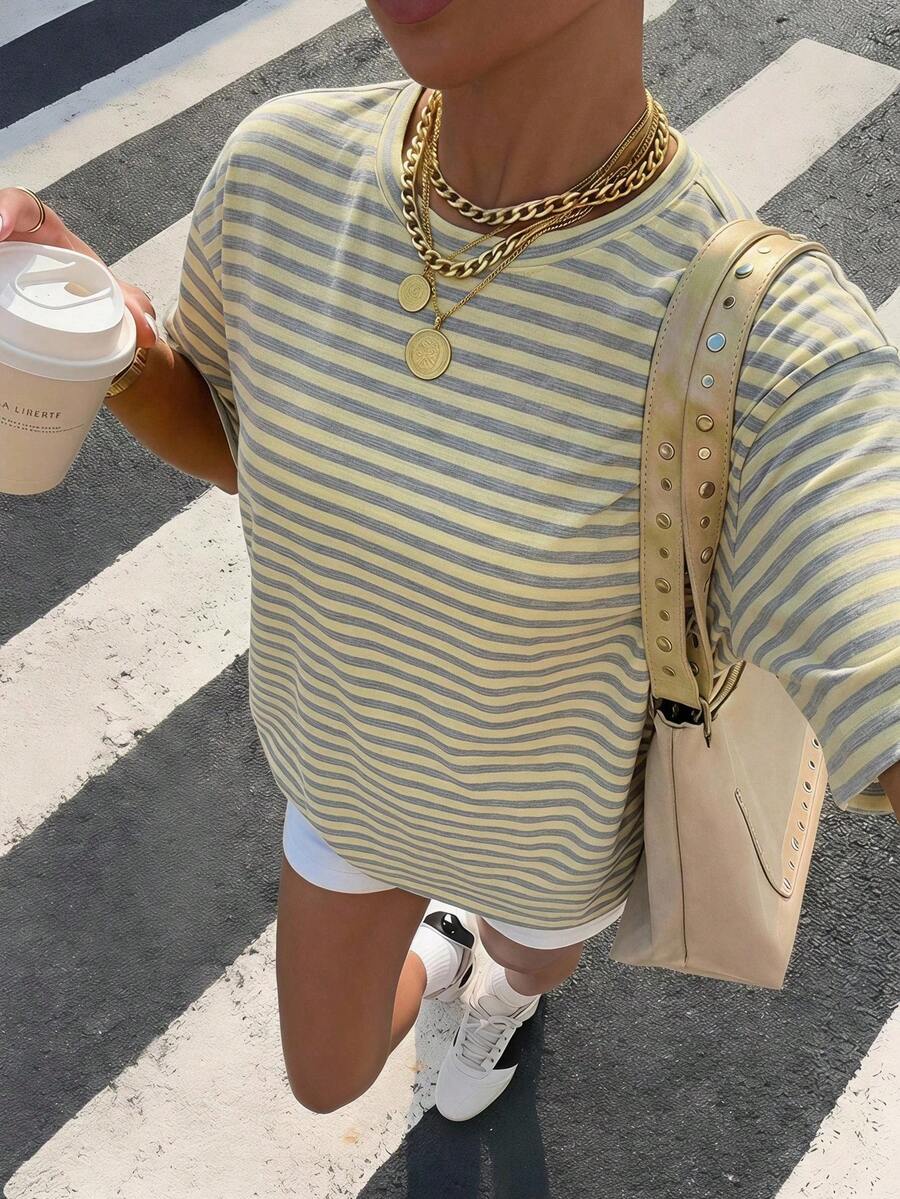 SHEIN EZwear 大碼寬鬆優雅休閒簡約條紋圓領短袖超寬版正式度假軟黃色夏季T恤 - 黃色 - 查看 1
