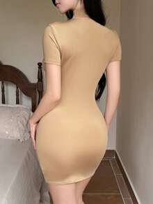 Tideelle 女款純色立領短袖修身迷你洋裝，日常棕色系夏季休閒性感夜店風 - 卡其色 - 查看 2