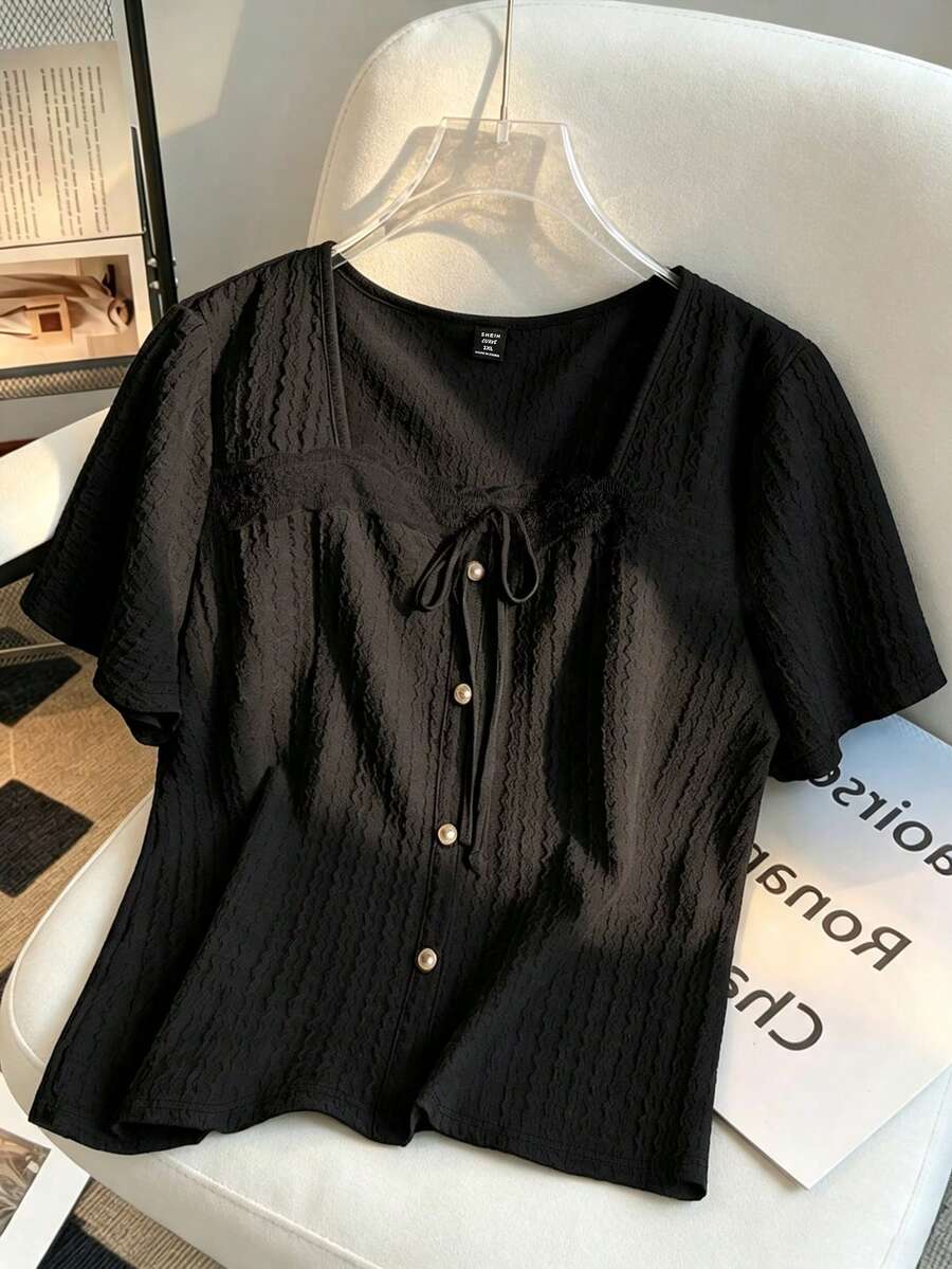 SHEIN Clasi 大尺碼女款春夏季優雅時尚方領蝴蝶結裝飾T恤 - 黑色 - 查看 1