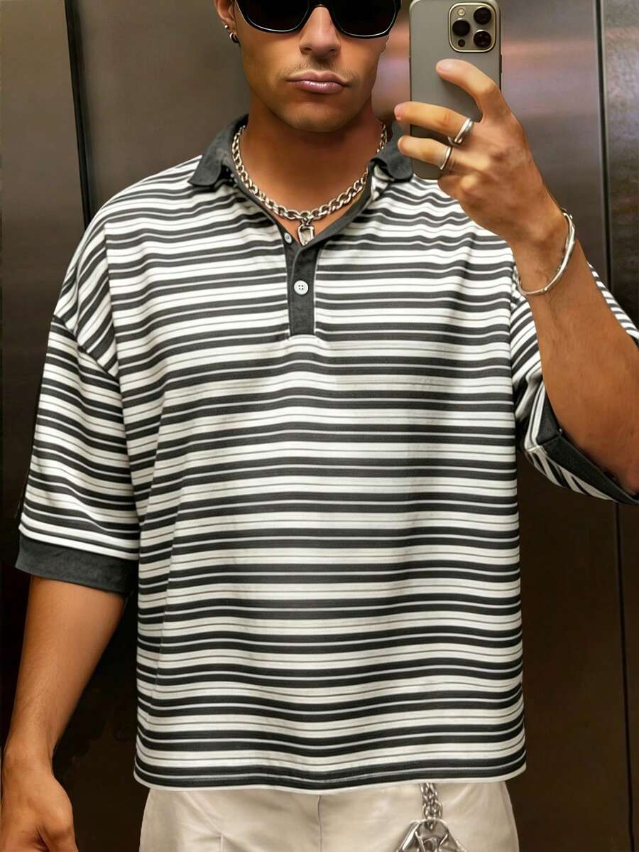 Manfinity Dauomo 休閒街頭風男士條紋鈕扣設計短袖T恤，黑白條紋，適合約會之夜、派對、夏季穿著 - 黑與白 - 查看 1