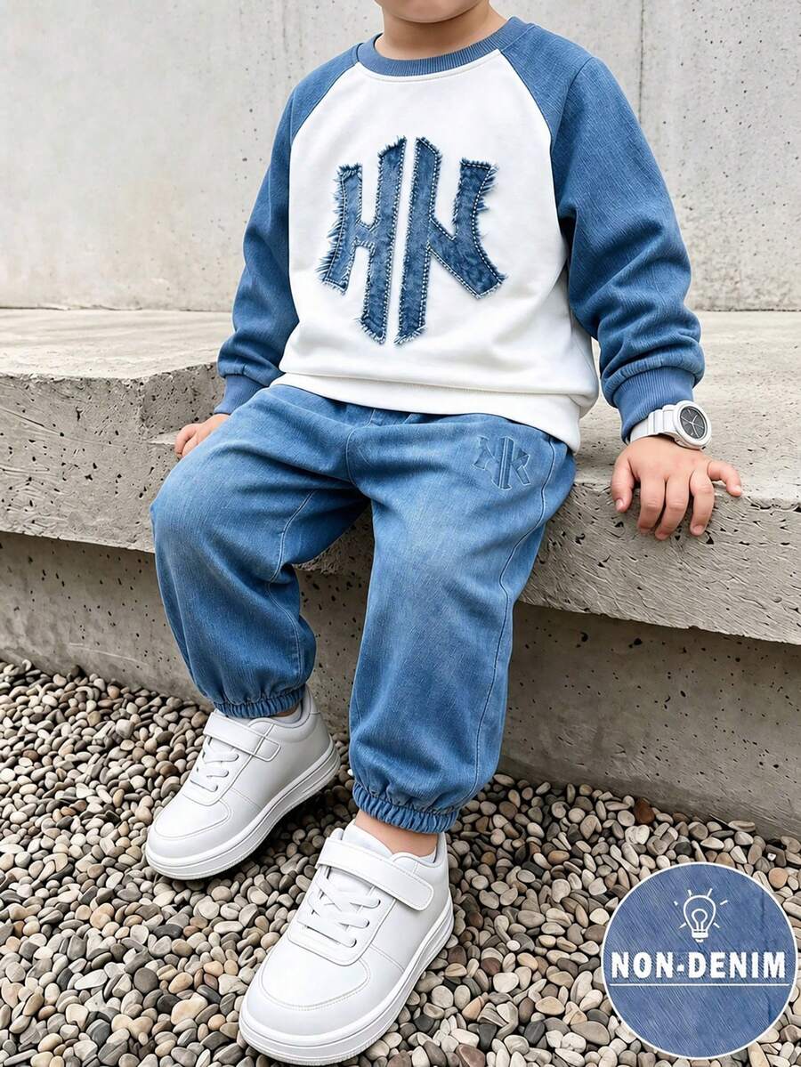 Genkimix Kids 2件組男孩休閒運動學院街頭風幾何印花丹寧效果圓領收口長袖衛衣搭配同款印花鬆緊腰收口運動長褲，男孩衛衣與運動褲套裝，丹寧效果元素，適合8-12歲，適用春季、秋季、冬季