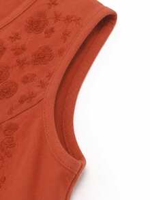 SHEIN CURVE+ Gaun Midi A-Line Tanpa Lengan Leher Bulat Bordir Warna Polos Minimalis untuk Wanita Ukuran Plus, Cocok untuk Liburan Kasual Musim Panas - Rust Brown - View 5