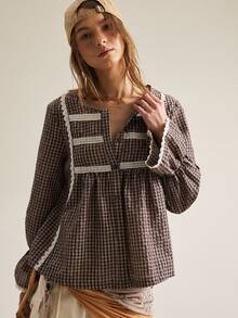 SHEIN Blus Wanita Leher Bulat Lengan Mengembang Hiasan Renda Patchwork Motif Kotak-kotak Vintage Gaya Rumah Pedesaan dengan Tali Serut, Desain Elegan untuk Makan Siang Piknik, Motif Kotak-kotak Cokelat Musim Gugur - Coklat - View 4