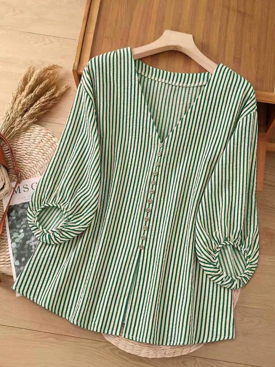 SHEIN 大尺碼女款休閒七分袖V領條紋襯衫 - 墨綠色 - 查看 1