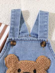 SHEIN Playful Pals 2-Piece Set Baby Boy Spring/Summer Brown White Denim Blue Colorblock Cute Teddy Bear Patchwork Overall Shorts And Striped Crew Neck Short Sleeve Top Outfit, Loose Straight Fit, Suitable For Daily Wear, Outdoor Strolling, First Birthday Photos, Family Gatherings, Short Trips - Brown - View 5
