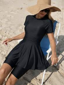 SHEIN Swim 女款夏季純黑色落肩短袖洋裝泳衣，附百慕達平腿泳褲 2 件套，圓領、抓皺腰部、保守全遮蓋修身海灘度假泳裝 - 黑色 - 查看 4