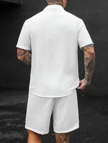 Manfinity CasualCool 男士休閒純色短袖單排扣襯衫與短褲套裝 - 白色 - 查看 2