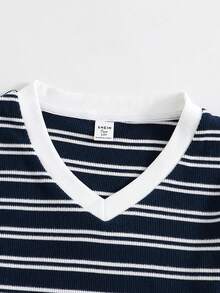 SHEIN 青少年女孩 V 領條紋拼色休閒校園風百搭日常穿著 T-shirt 海軍藍 秋季 - 藏蓝色 - 查看 3