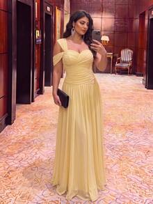 Aureia Plus Size Fashion Elegant Butter Yellow Elastic Mesh Fabric Strapless One Shoulder Ruched Bodycon A-Line Skirt Suitable For Wedding Bridesmaid Spring - Yellow - View 2