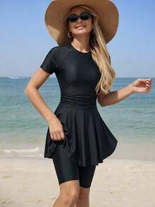 SHEIN Swim 女款夏季純黑色落肩短袖洋裝泳衣，附百慕達平腿泳褲 2 件套，圓領、抓皺腰部、保守全遮蓋修身海灘度假泳裝 - 黑色 - 查看 7