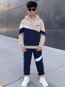 SHEIN 兒童青少年男孩服飾 男童連帽衛衣與運動長褲拼接兩件套 高 CP 值 適合通勤、上學、日常休閒、大學、旅行、運動 秋冬款 - 寶藍色 - 查看 1