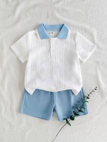 SHEIN Vintaside Kids 男嬰夏季翻領短袖簡約休閒上衣搭配百搭時尚白色短褲套裝，適合外出、日常休閒穿著、公園散步、旅行與度假 - 淺藍色 - 查看 1