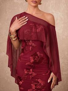 Lumalex Gaun Jala Cokelat Tanpa Lengan dengan Bahu Asimetris dan Aplikasi Bunga 3D - Burgundy - View 10